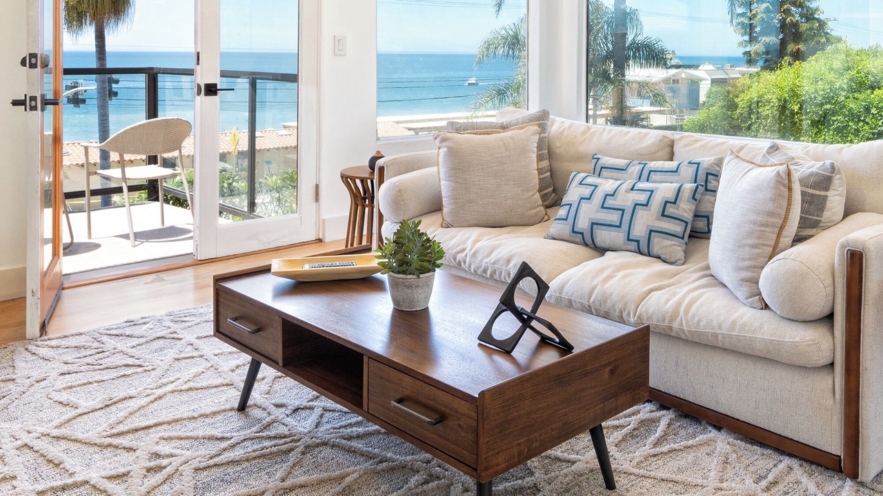 Photo of Livingroom in Eastern Malibu