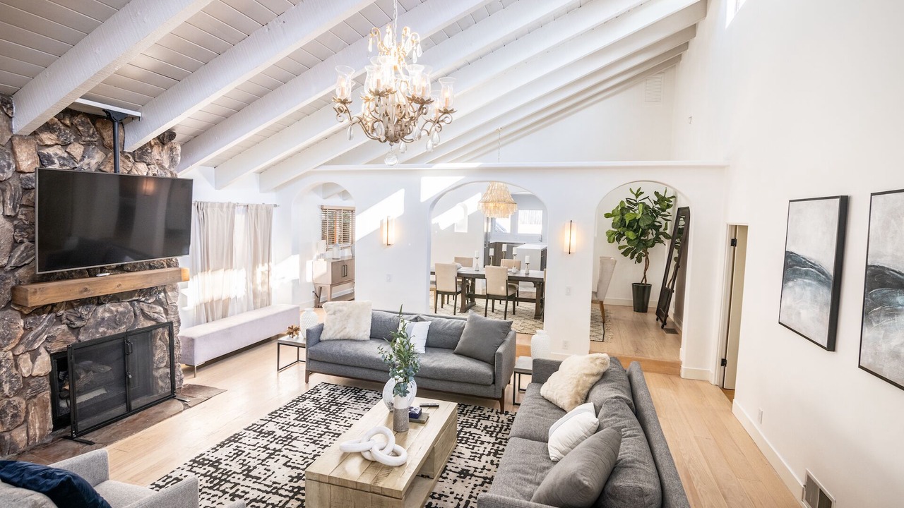 Photo of Livingroom in Eastern Malibu