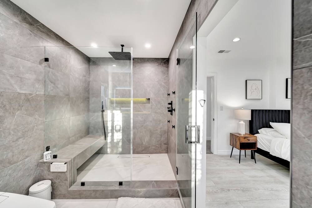 Photo of Bathroom in Warner Center