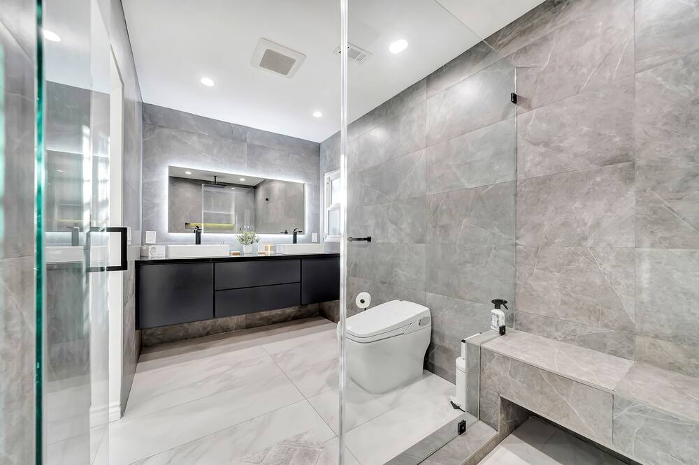 Photo of Bathroom in Warner Center