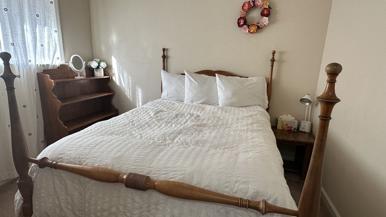 Photo of Bedroom in Del Rey Oaks