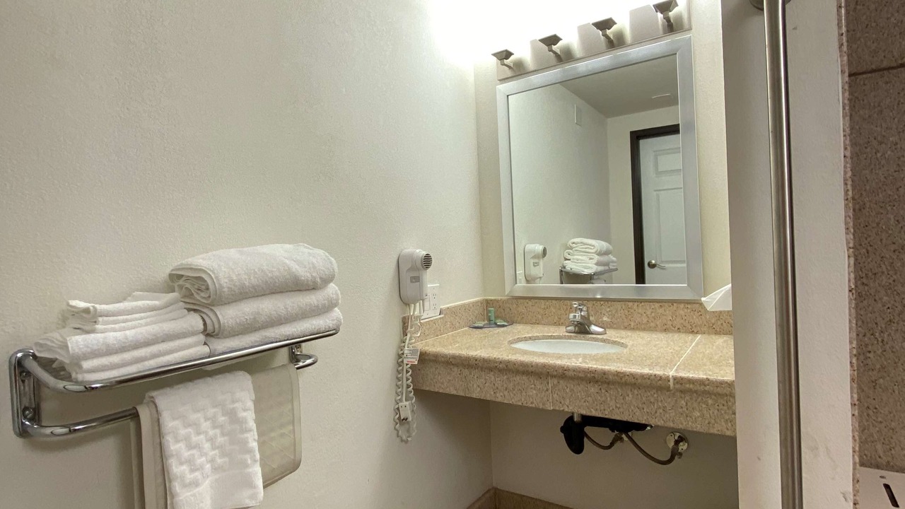 Photo of Bathroom in Red Bluff