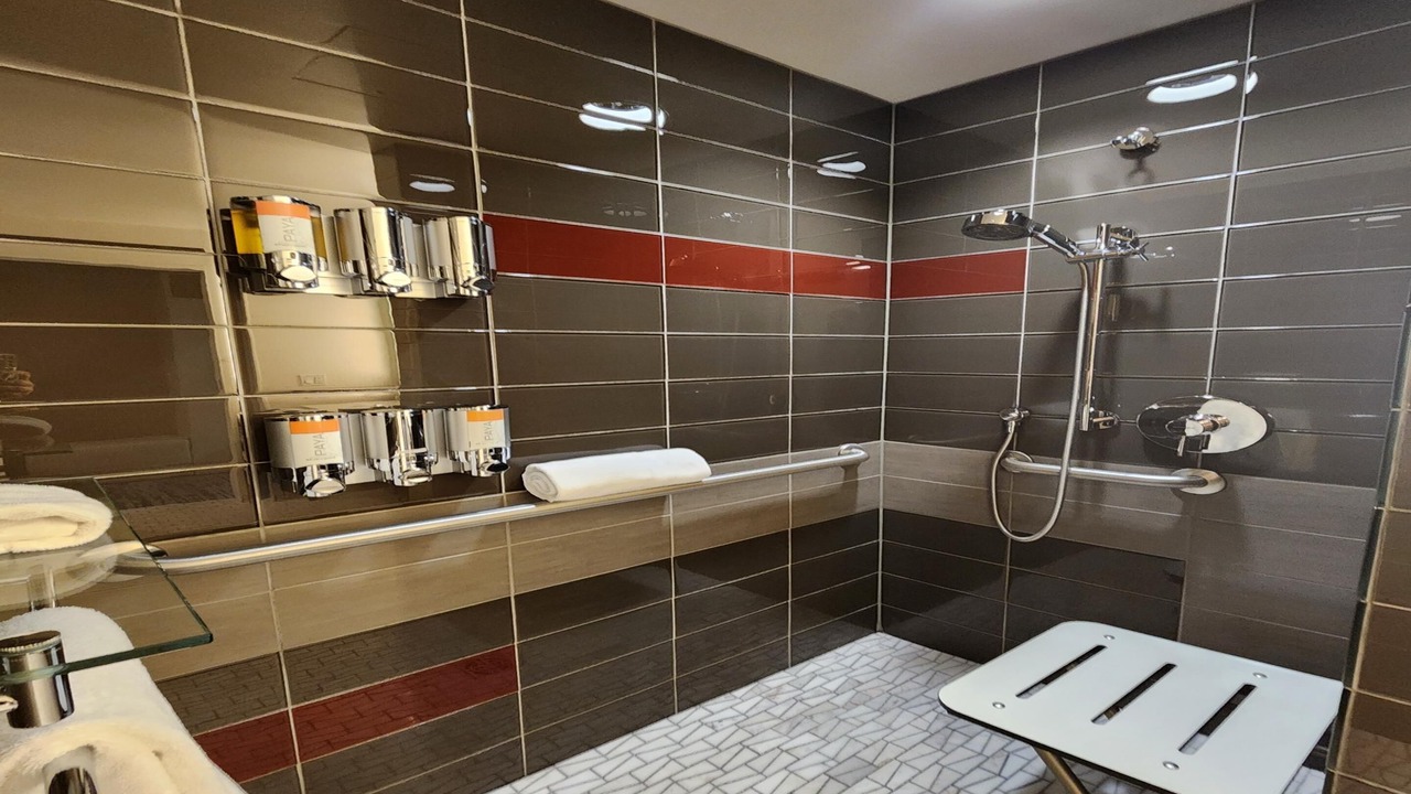 Photo of Bathroom in Lloyd District