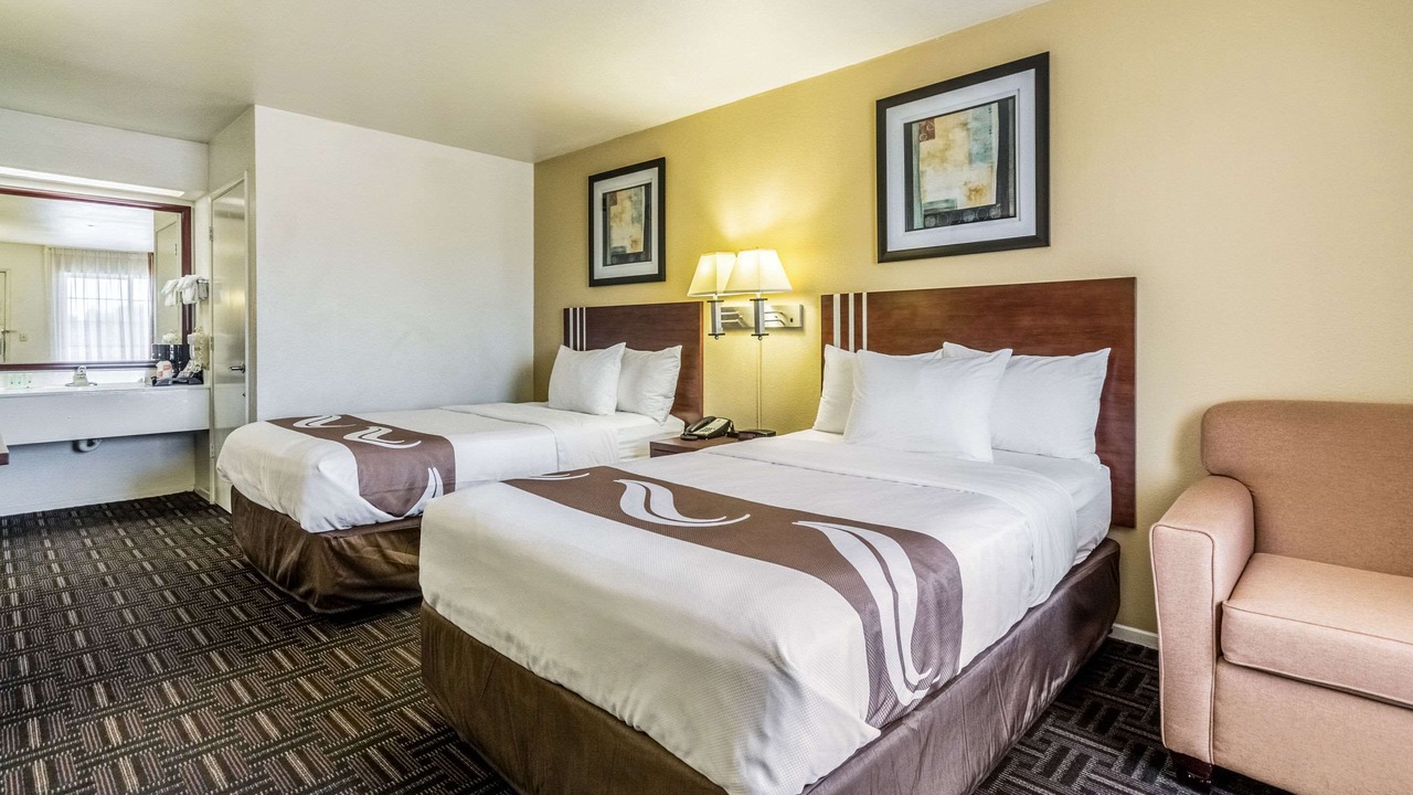 Photo of Bedroom in Raisin