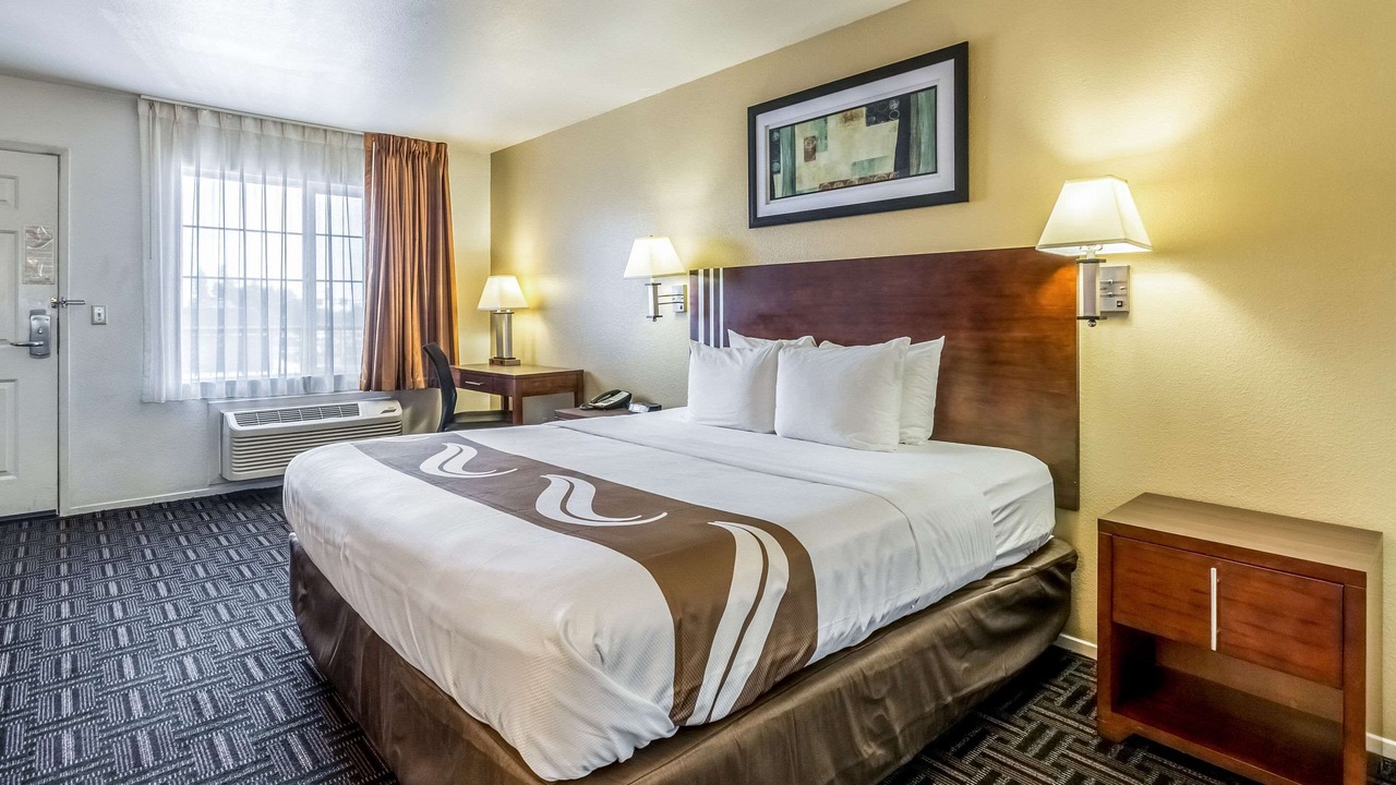 Photo of Bedroom in Raisin