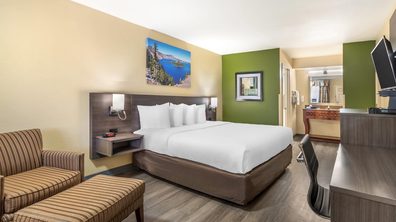 Photo of Bedroom in Klamath Falls