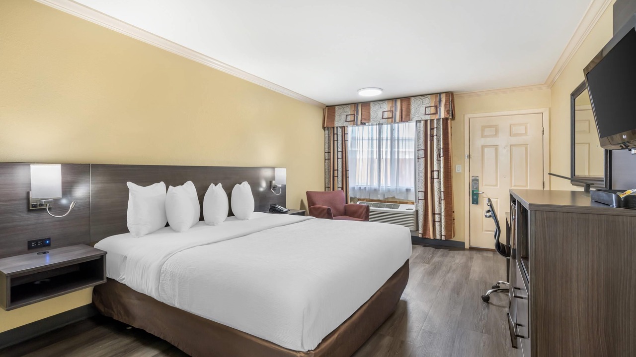 Photo of Bedroom in Klamath Falls
