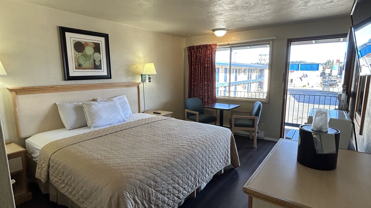 Photo of Bedroom in Reedsport