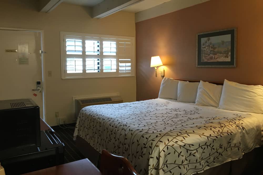Photo of Bedroom in Marina District