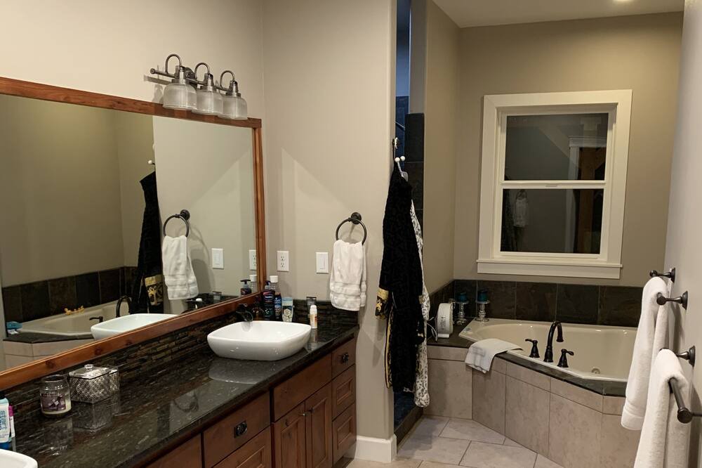 Photo of Bathroom in Woodland