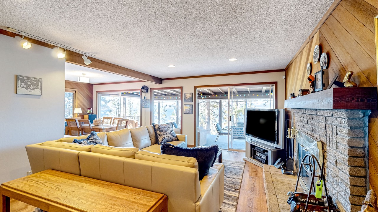 Photo of Livingroom in Brockway