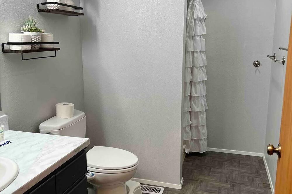 Photo of Bathroom in Peshastin