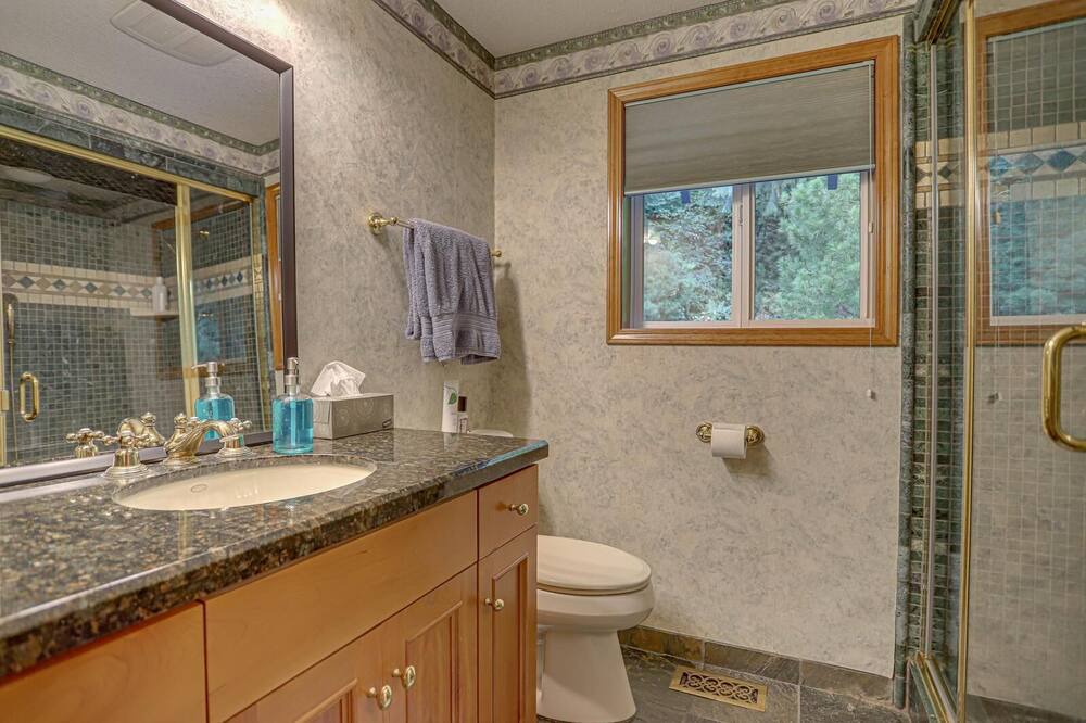 Photo of Bathroom in Sandy