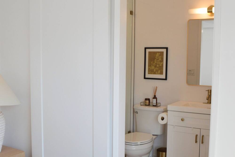 Photo of Bedroom in Cardiff-by-the-Sea