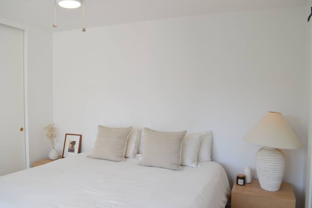 Photo of Bedroom in Cardiff-by-the-Sea