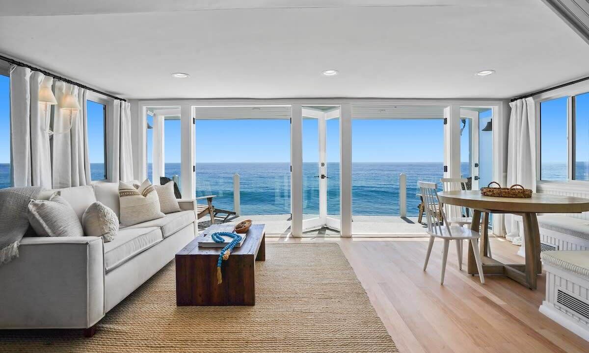 Photo of Livingroom in Los Angeles County