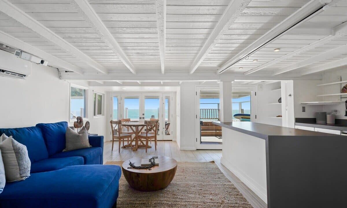 Photo of Livingroom in Los Angeles County