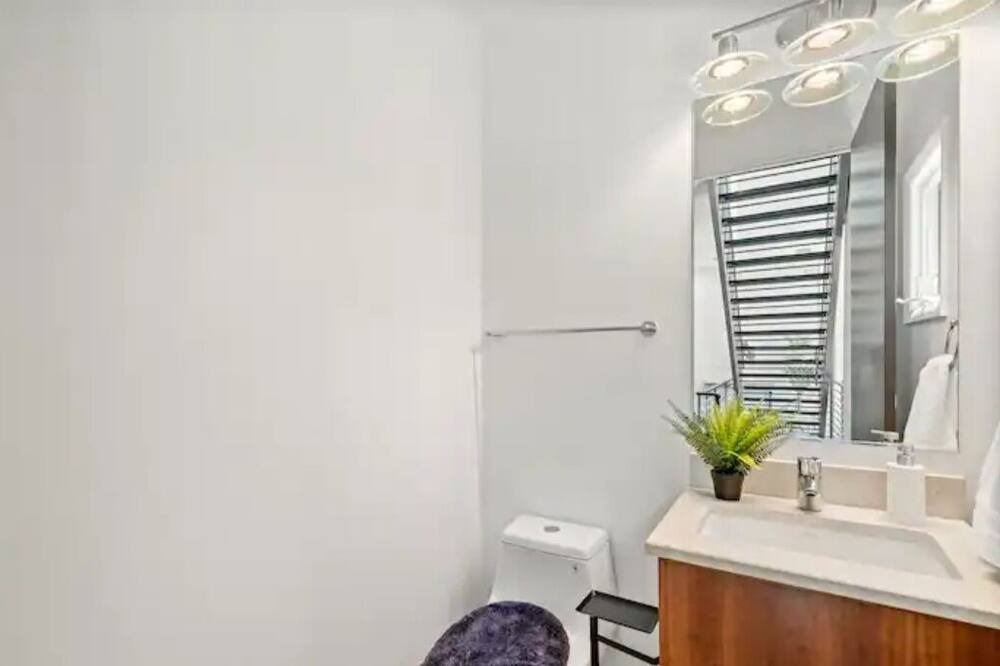 Photo of Bathroom in Los Angeles County