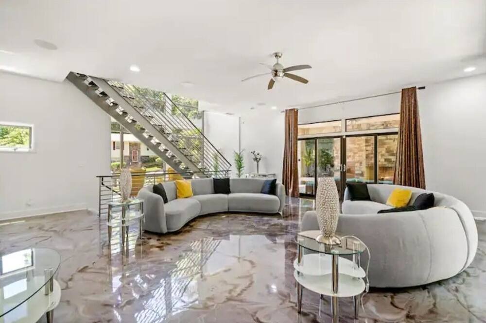 Photo of Livingroom in Los Angeles County