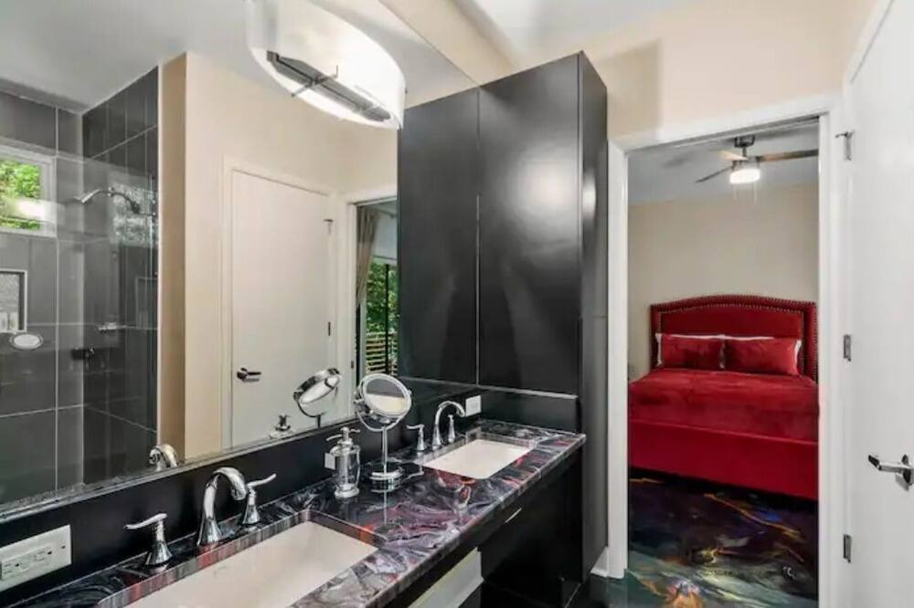 Photo of Bathroom in Los Angeles County
