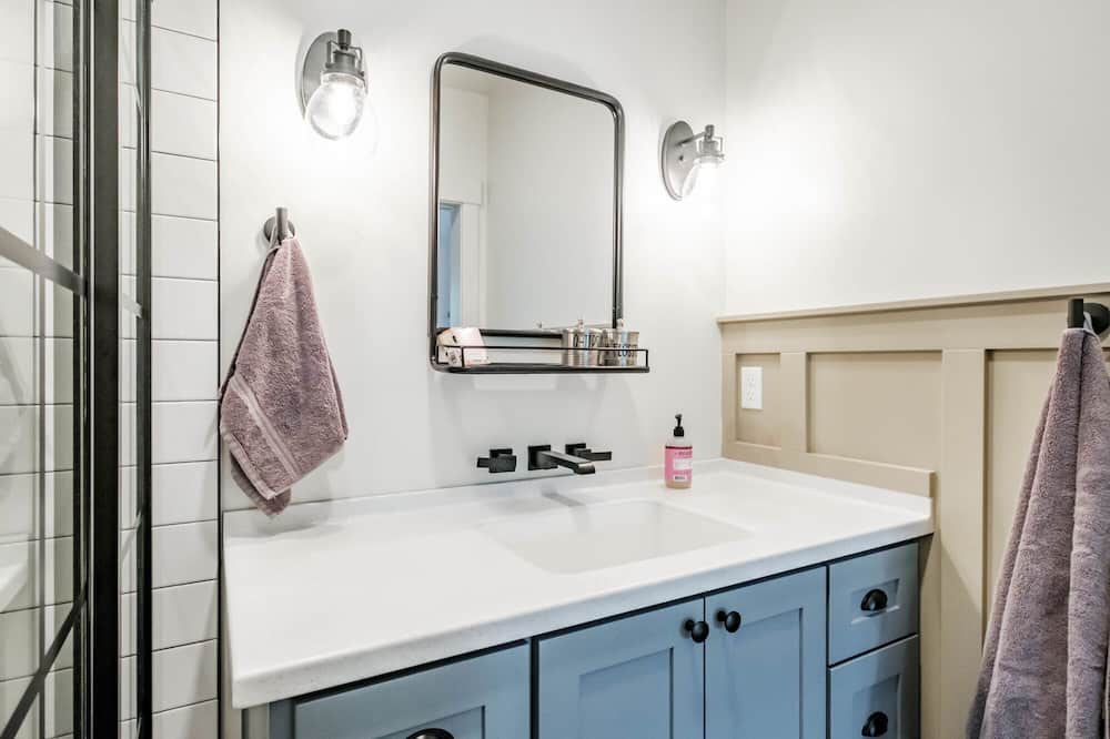 Photo of Bathroom in Keizer