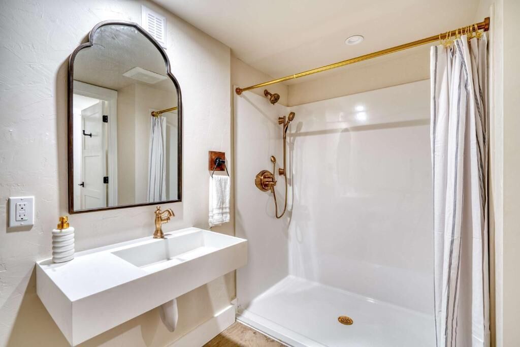 Photo of Bathroom in Mississippi District