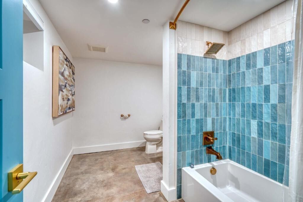 Photo of Bathroom in Alphabet Historic District