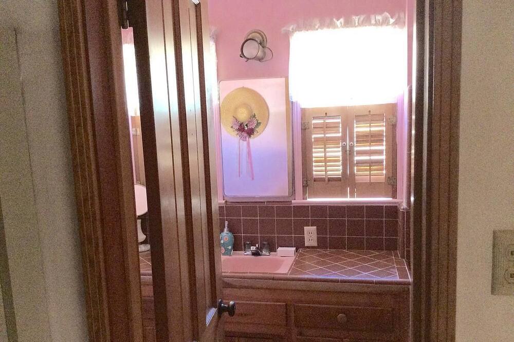 Photo of Bathroom in Kernville