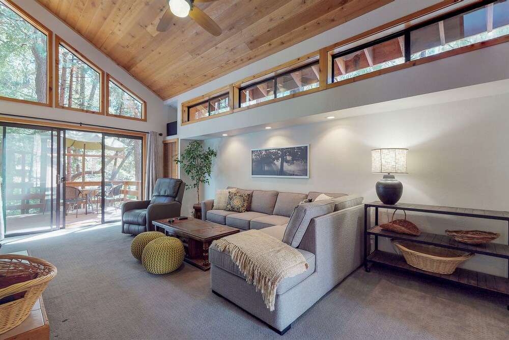 Photo of Livingroom in Idyllwild