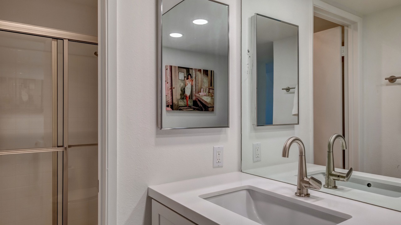 Photo of Bathroom in Canyon Corridor