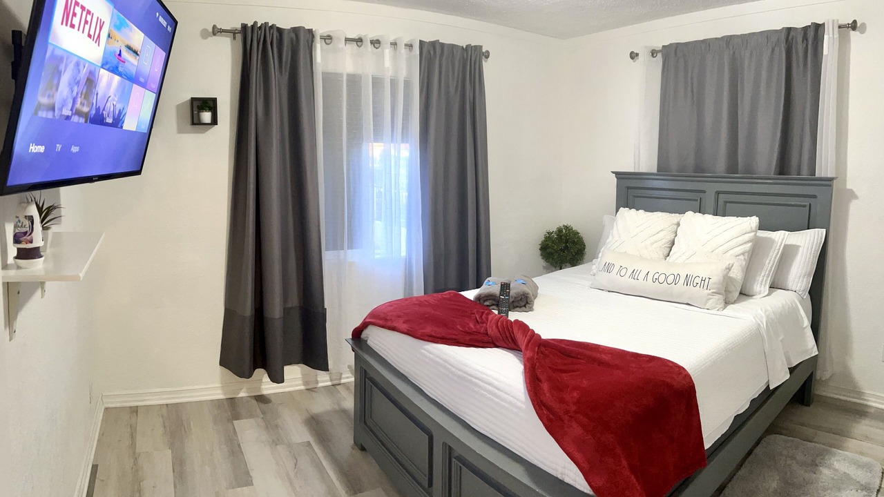 Photo of Bedroom in Lynwood