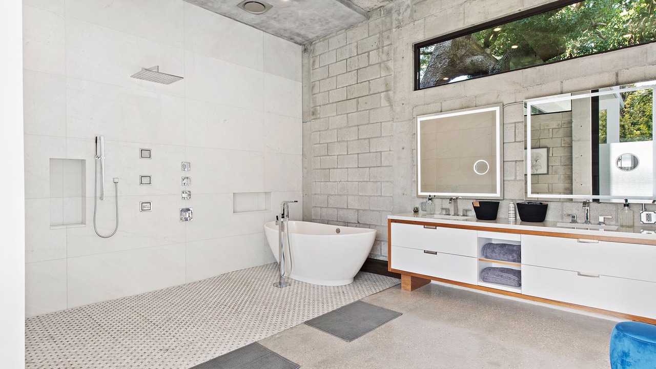 Photo of Bathroom in Centennial Hills