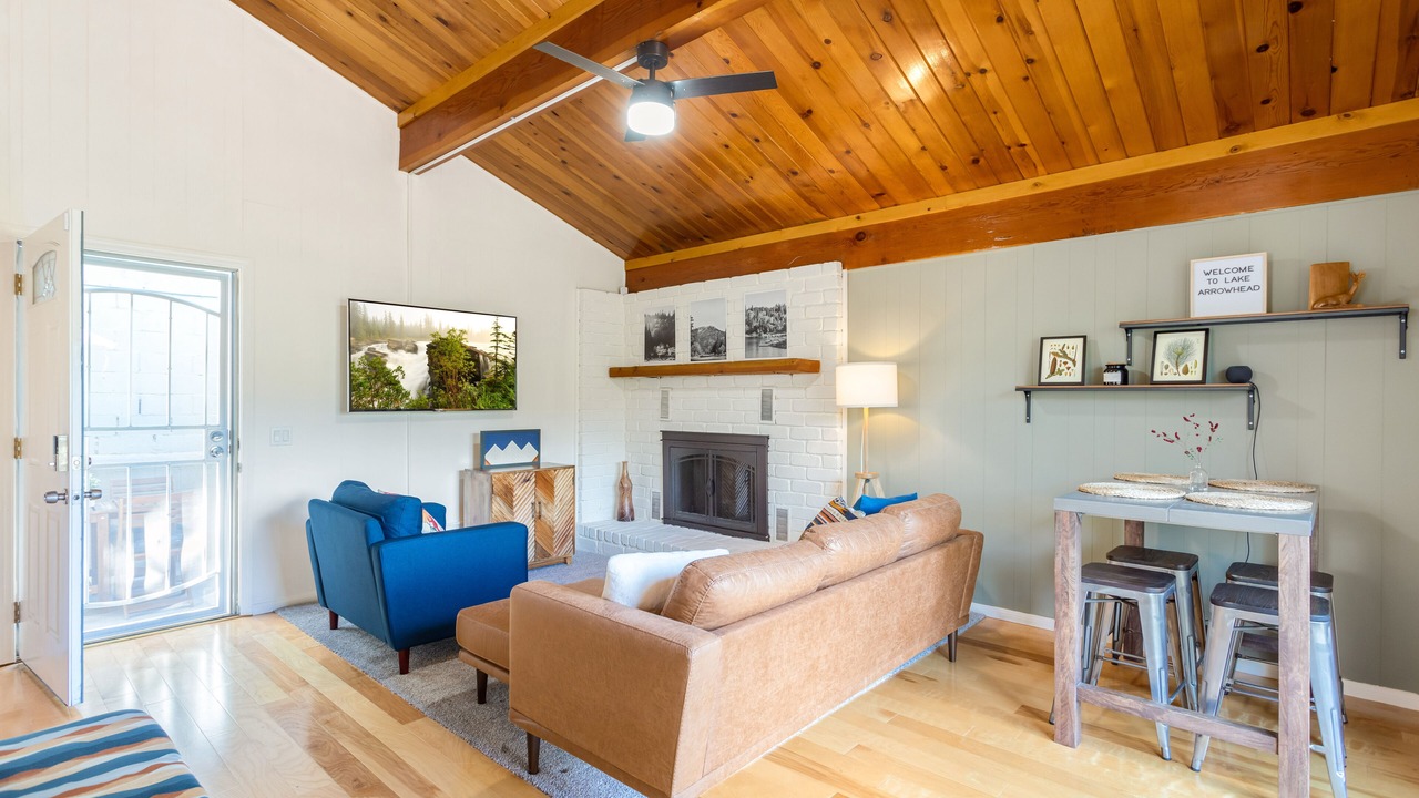 Photo of Livingroom in Arrowhead Villas