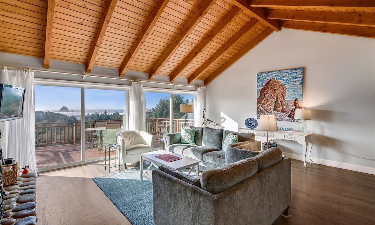 Photo of Bedroom in Cannon Beach