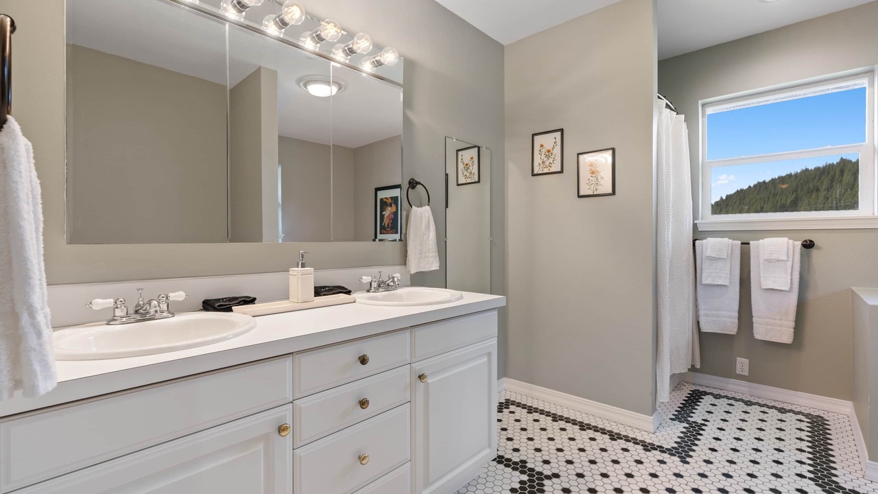 Photo of Bathroom in Yacolt