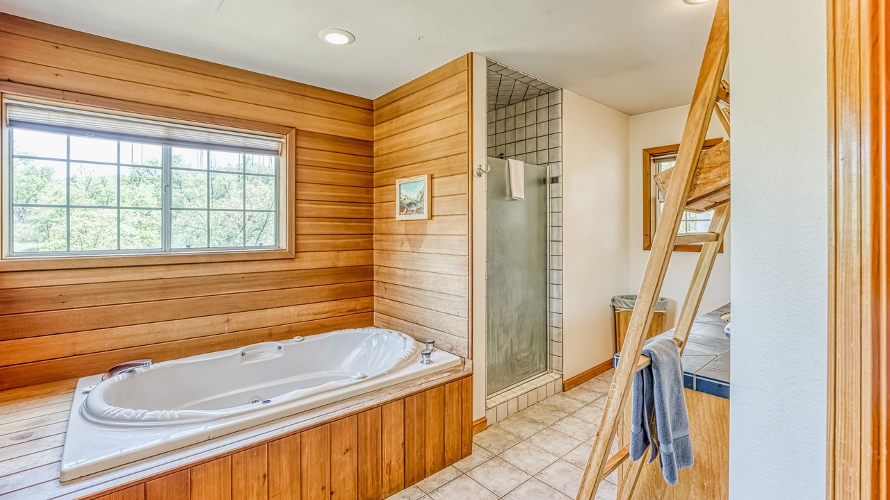 Photo of Bathroom in Cascadel Woods
