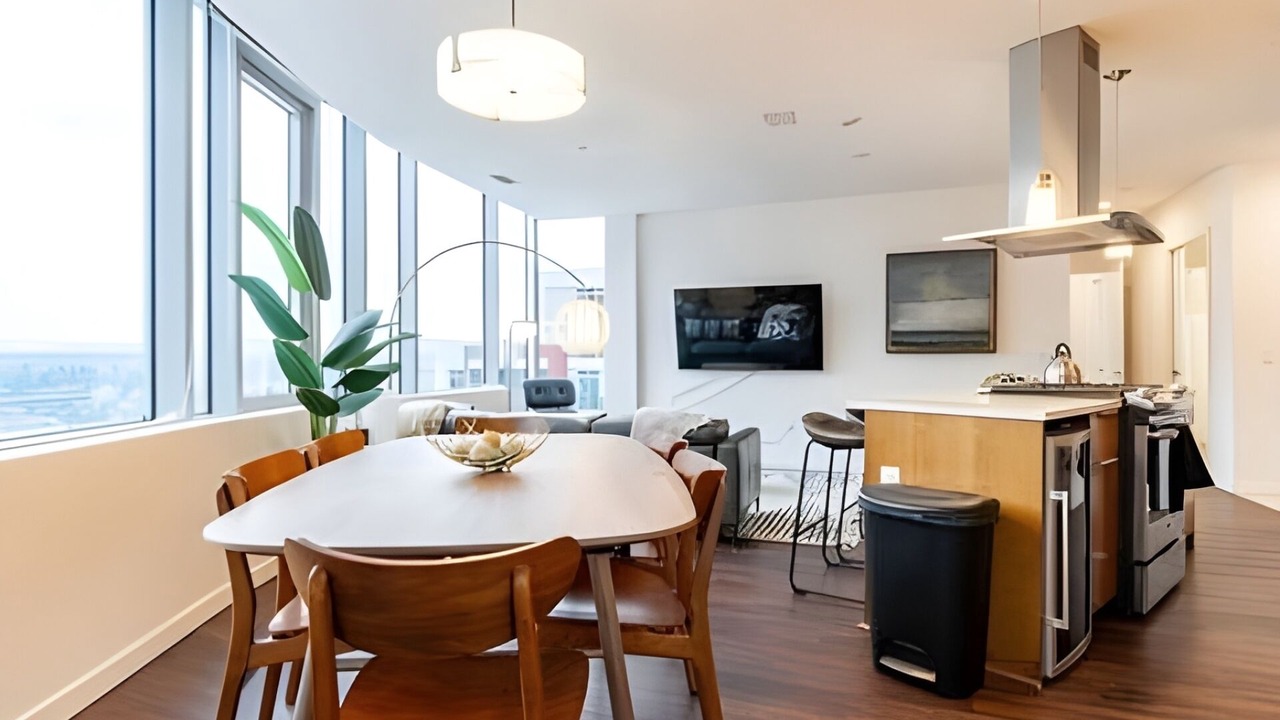 Photo of Livingroom in West Bellevue