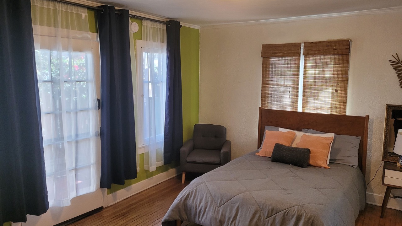 Photo of Bedroom in Hollywood