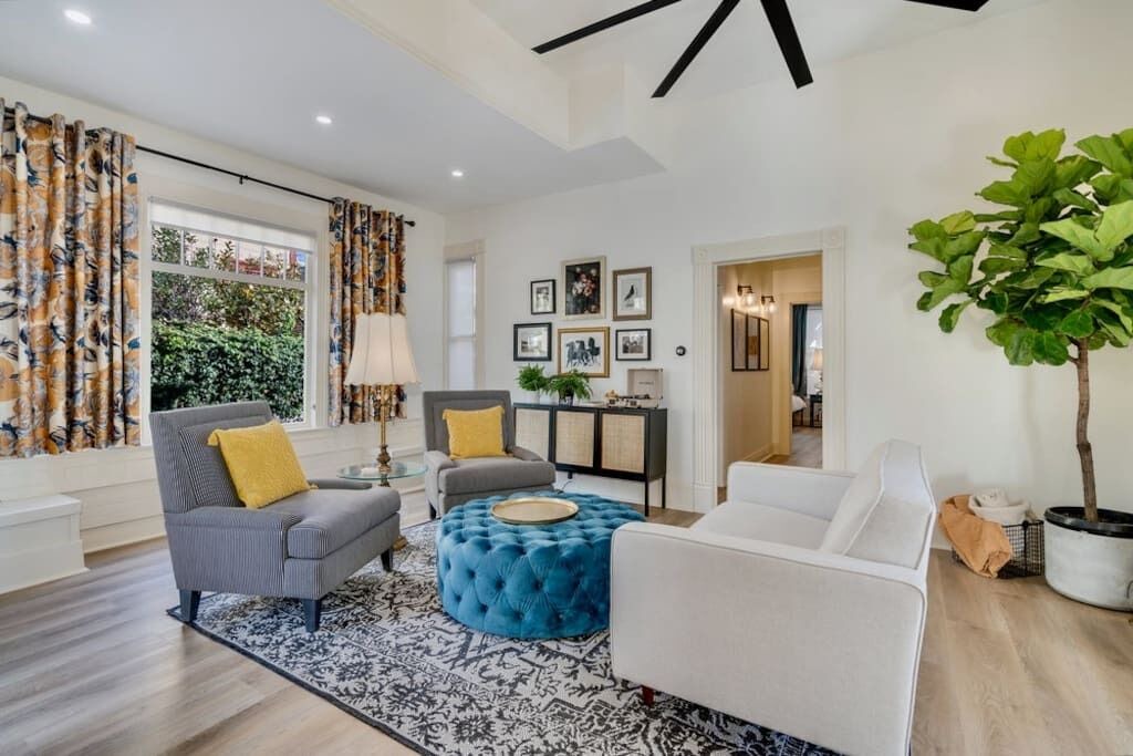 Photo of Livingroom in Golden Hill