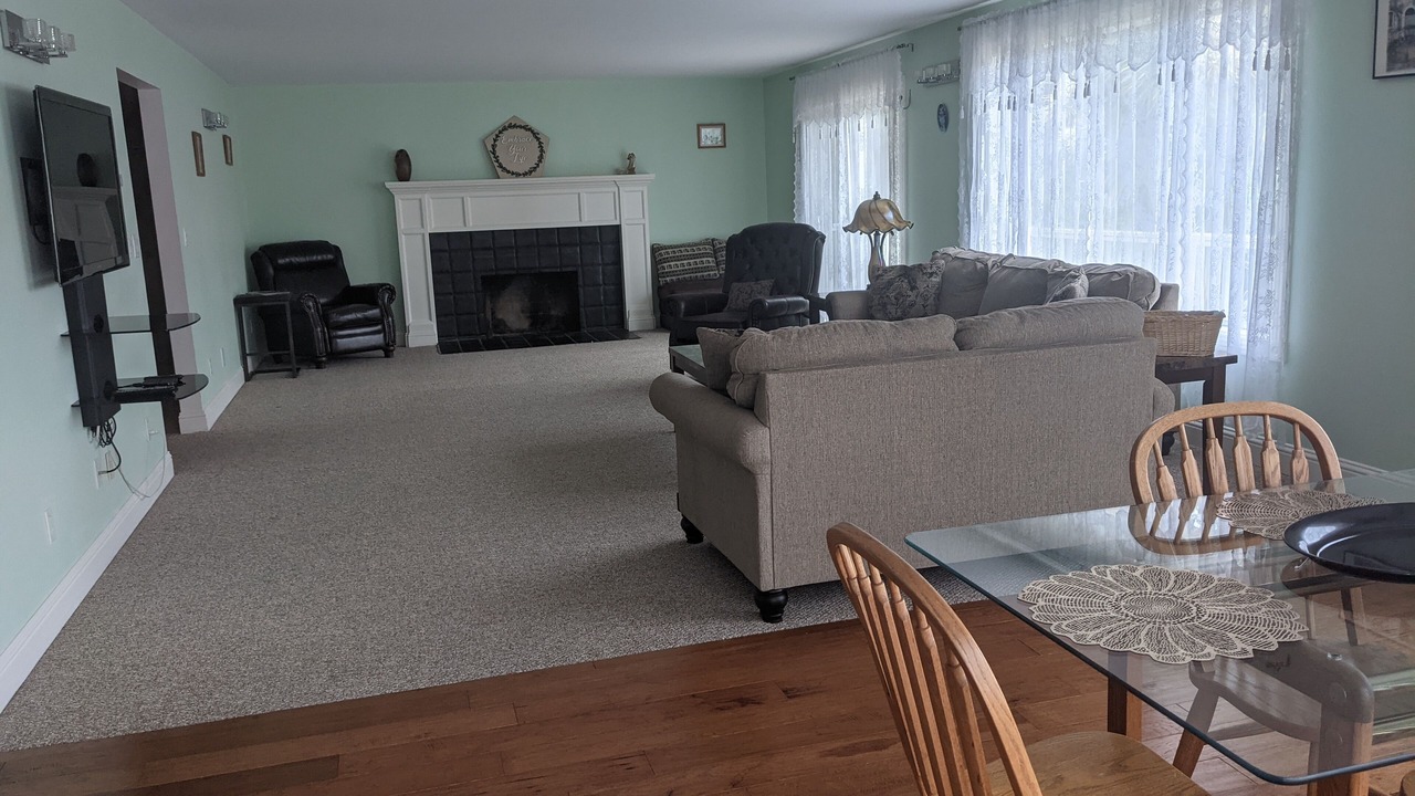 Photo of Livingroom in Coos Bay