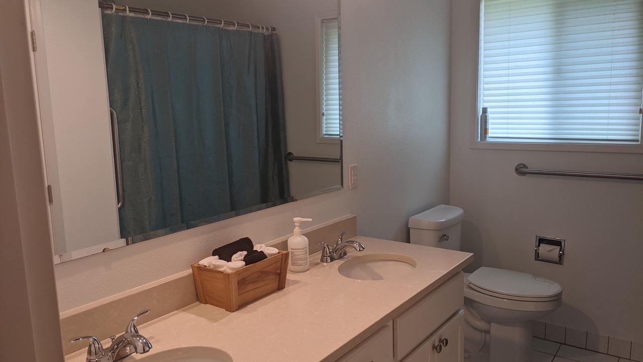 Photo of Bathroom in Coos Bay