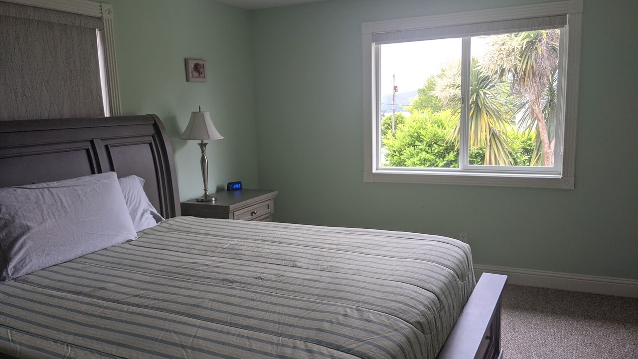 Photo of Bedroom in Coos Bay
