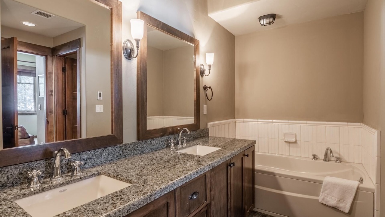 Photo of Bathroom in Woodwinds