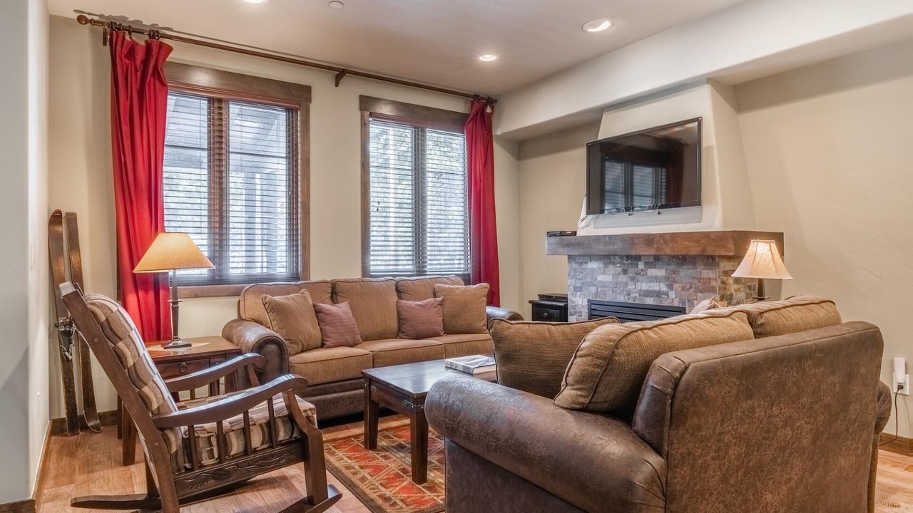Photo of Livingroom in Woodwinds