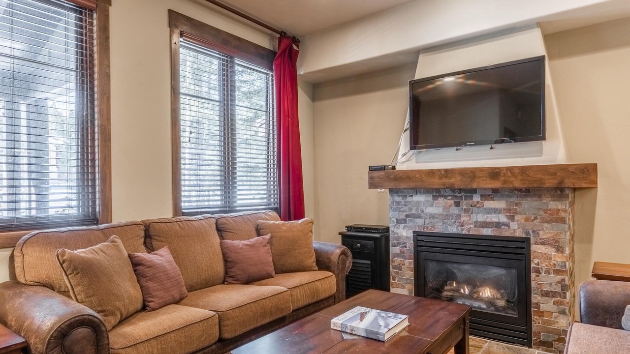 Photo of Livingroom in Woodwinds