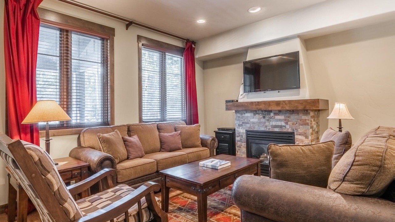 Photo of Livingroom in Woodwinds