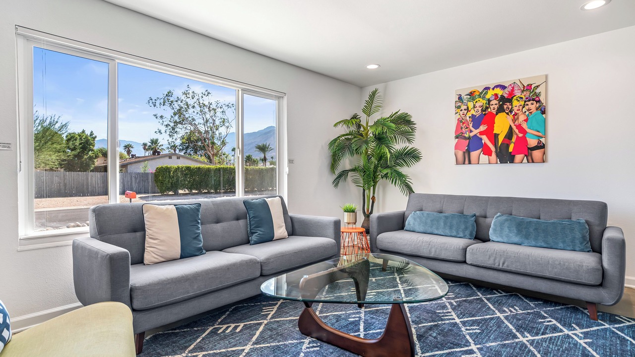 Photo of Livingroom in Desert Park Estates