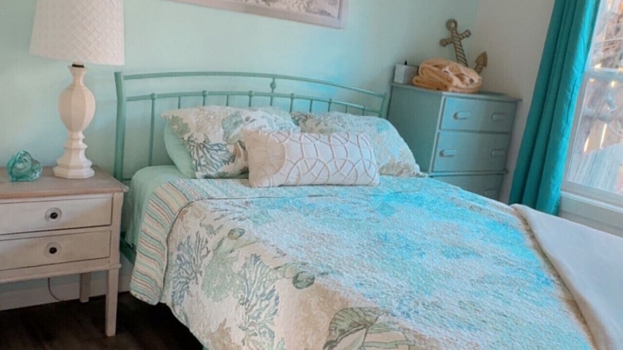 Photo of Bedroom in Coos Bay