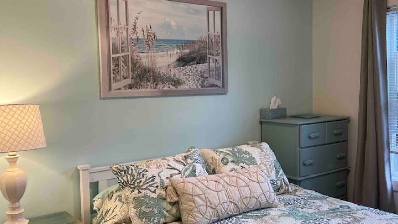 Photo of Bedroom in Coos Bay