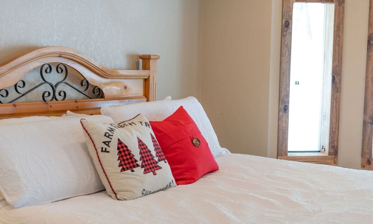 Photo of Bedroom in Shaver Lake